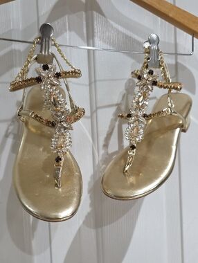 Azalea Wang Gold Jeweled T-Strap Women's Sandals Size 7